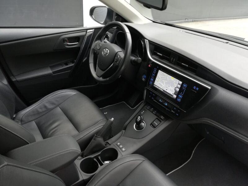 TOYOTA AURIS 1.8 140H Advance Touring Sports