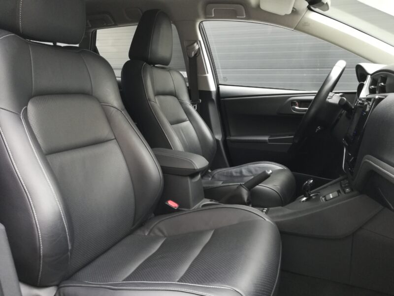 TOYOTA AURIS 1.8 140H Advance Touring Sports