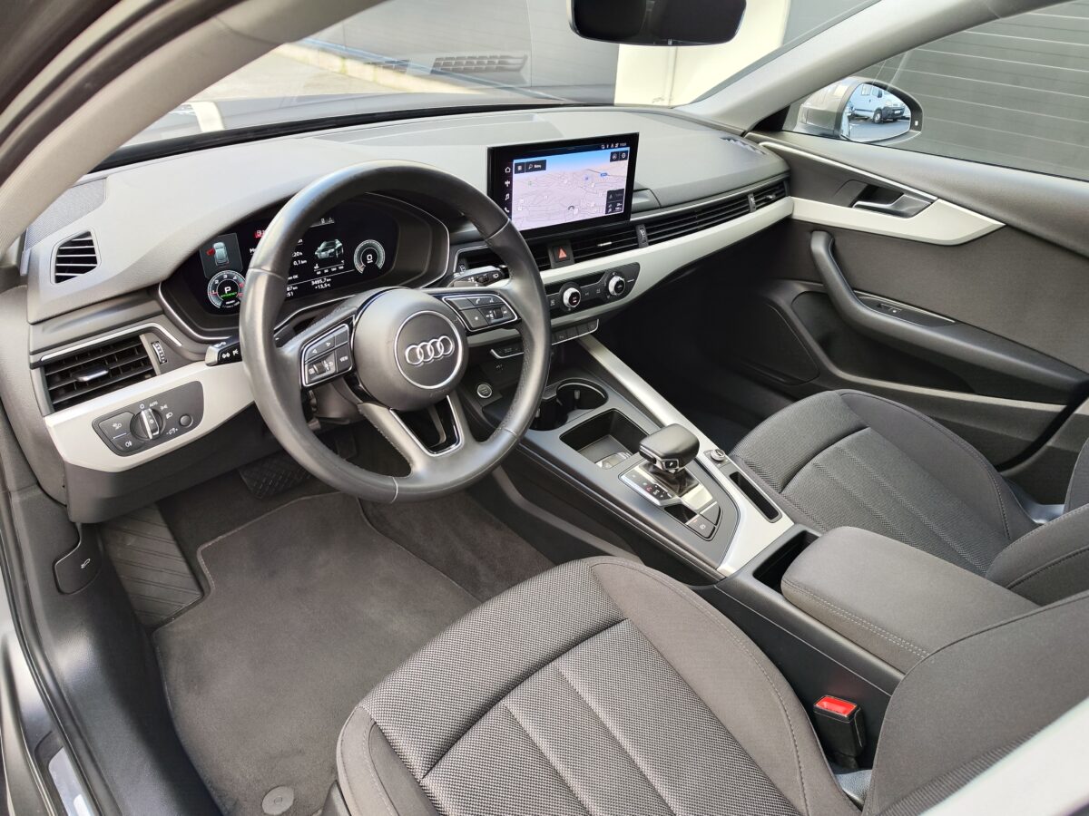 AUDI A4 AVANT Advanced 30 TDI Stronic 136 CV