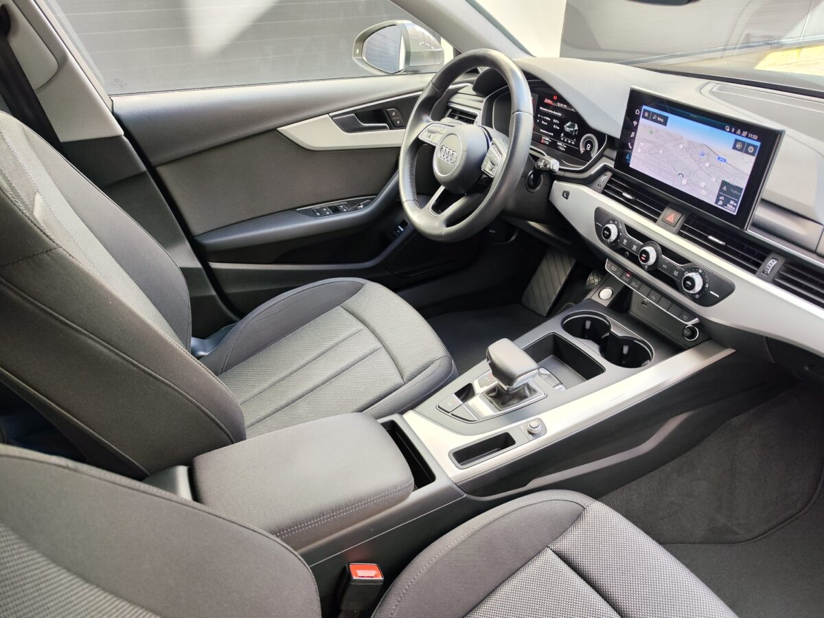 AUDI A4 AVANT Advanced 30 TDI Stronic 136 CV