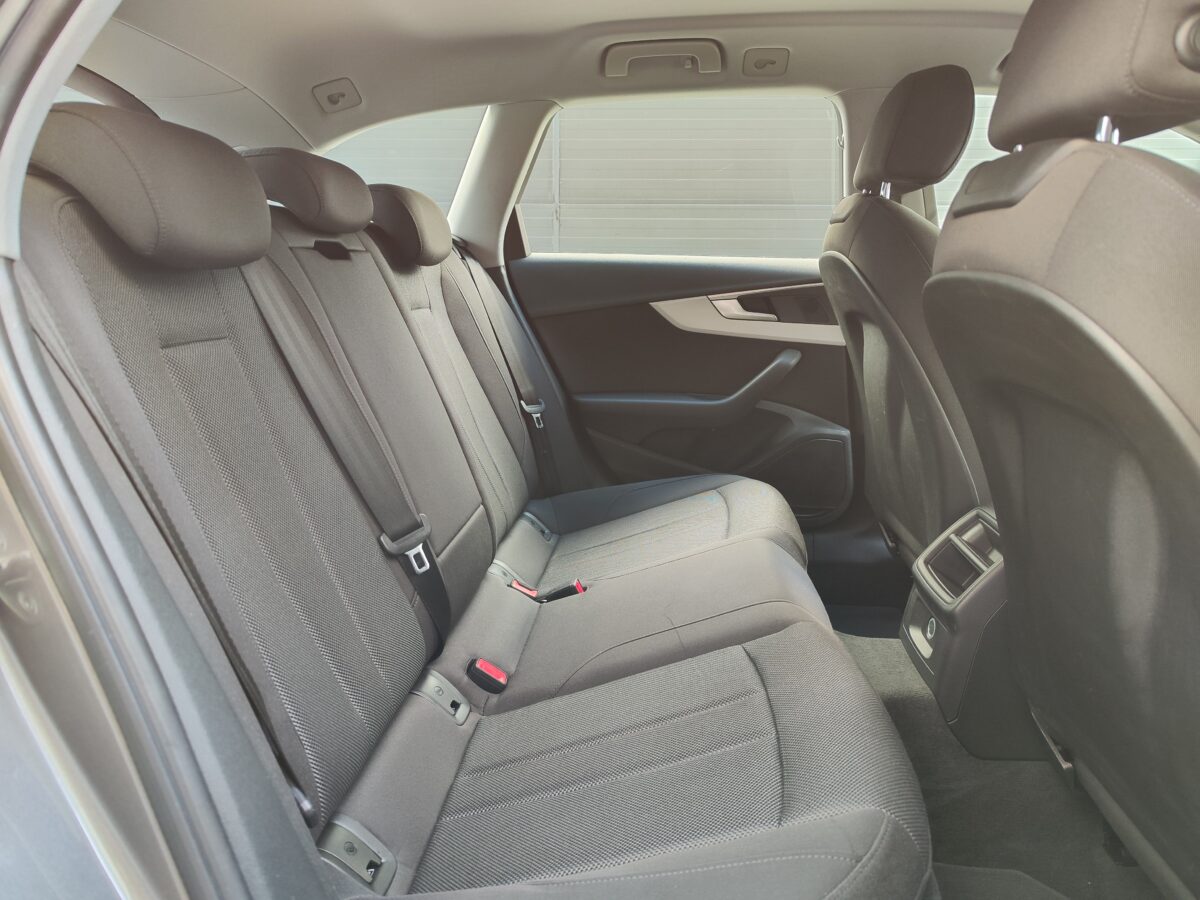 AUDI A4 AVANT Advanced 30 TDI Stronic 136 CV