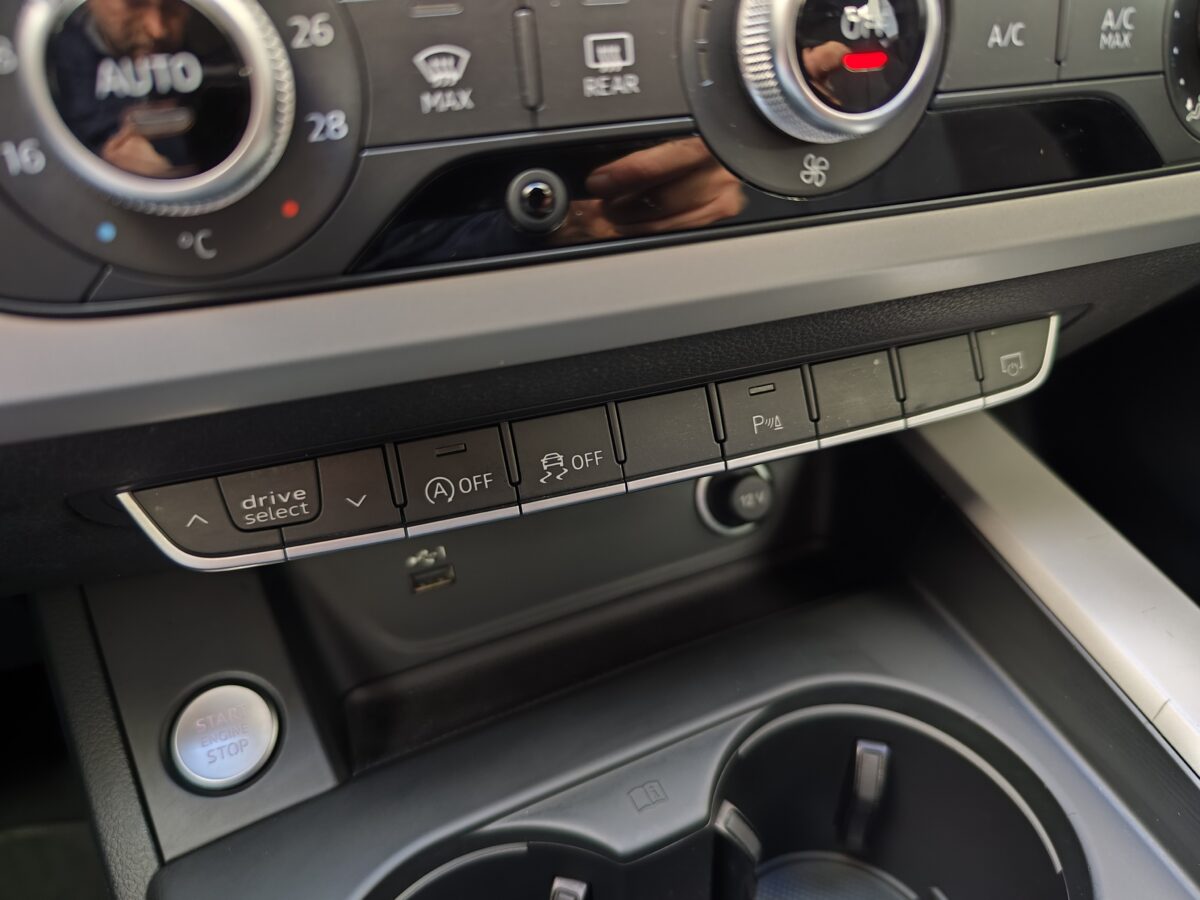 AUDI A4 AVANT Advanced 30 TDI Stronic 136 CV