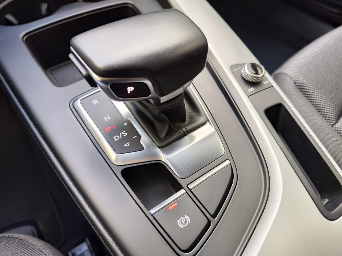 AUDI A4 AVANT Advanced 30 TDI Stronic 136 CV
