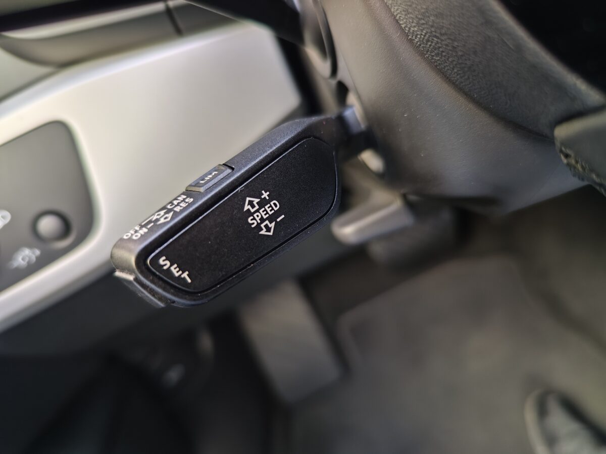 AUDI A4 AVANT Advanced 30 TDI Stronic 136 CV