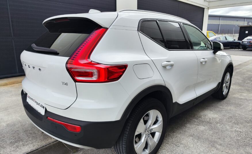 Volvo XC 40 T4 MOMENTUM 2.0 190 CV