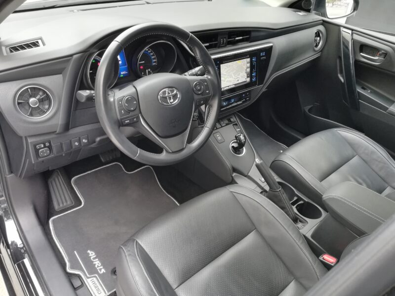 TOYOTA AURIS 1.8 140H Advance Touring Sports