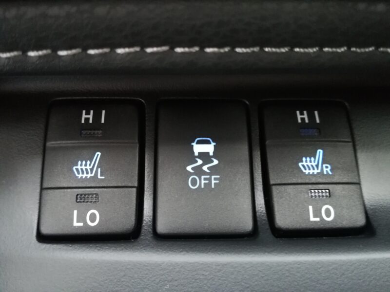 TOYOTA AURIS 1.8 140H Advance Touring Sports