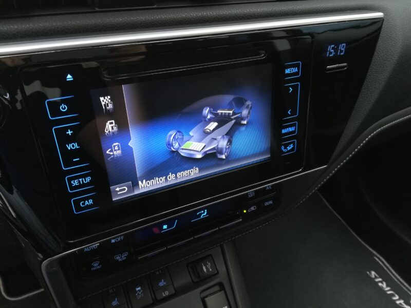 TOYOTA AURIS 1.8 140H Advance Touring Sports