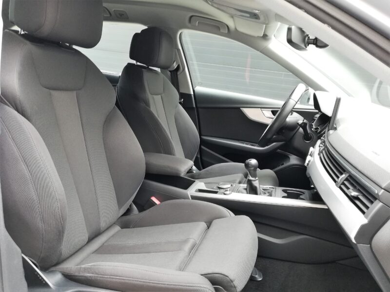 AUDI A4 Avant S line Sport Edition 2.0TDI 150 CV