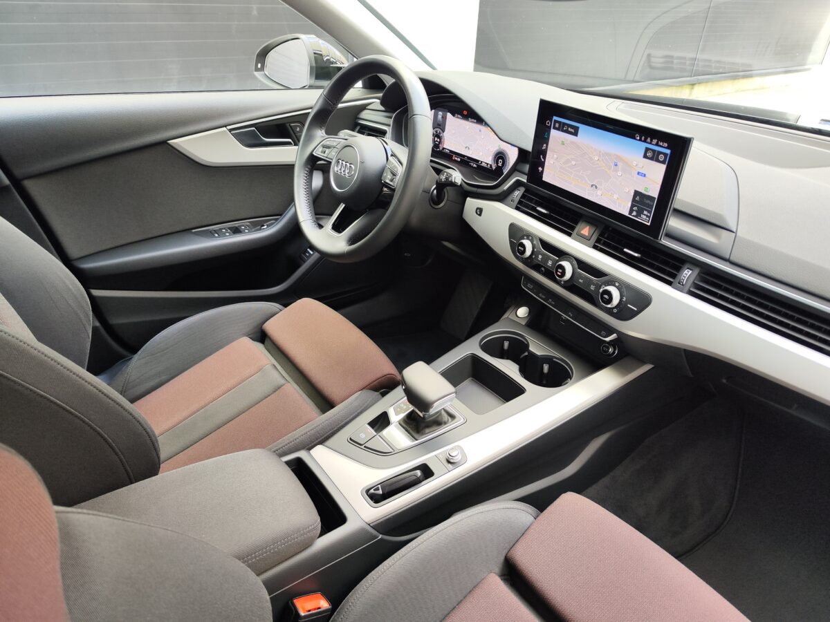 AUDI A4 Avant Advanced 30 TDI Stronic 136 CV