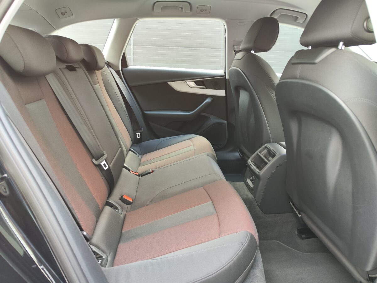 AUDI A4 Avant Advanced 30 TDI Stronic 136 CV