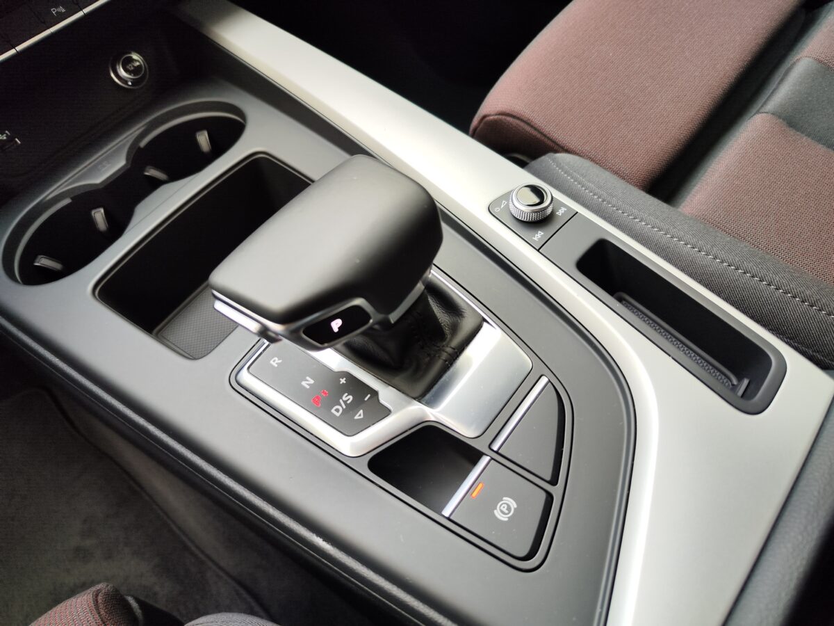 AUDI A4 Avant Advanced 30 TDI Stronic 136 CV