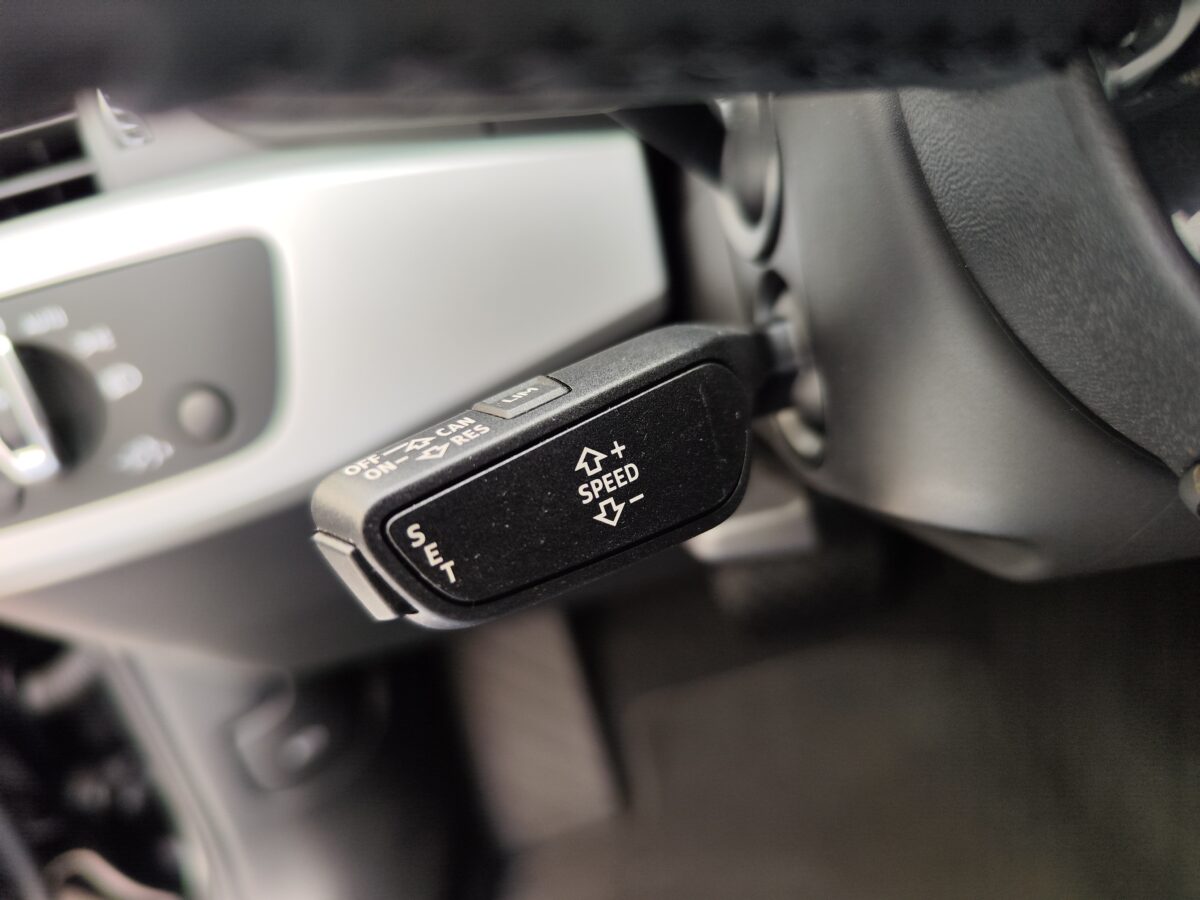 AUDI A4 Avant Advanced 30 TDI Stronic 136 CV