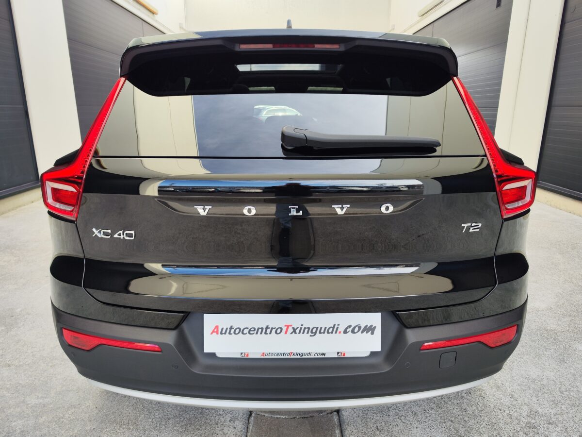 VOLVO XC40 MOMENTUM PRO 1.5 130 CV