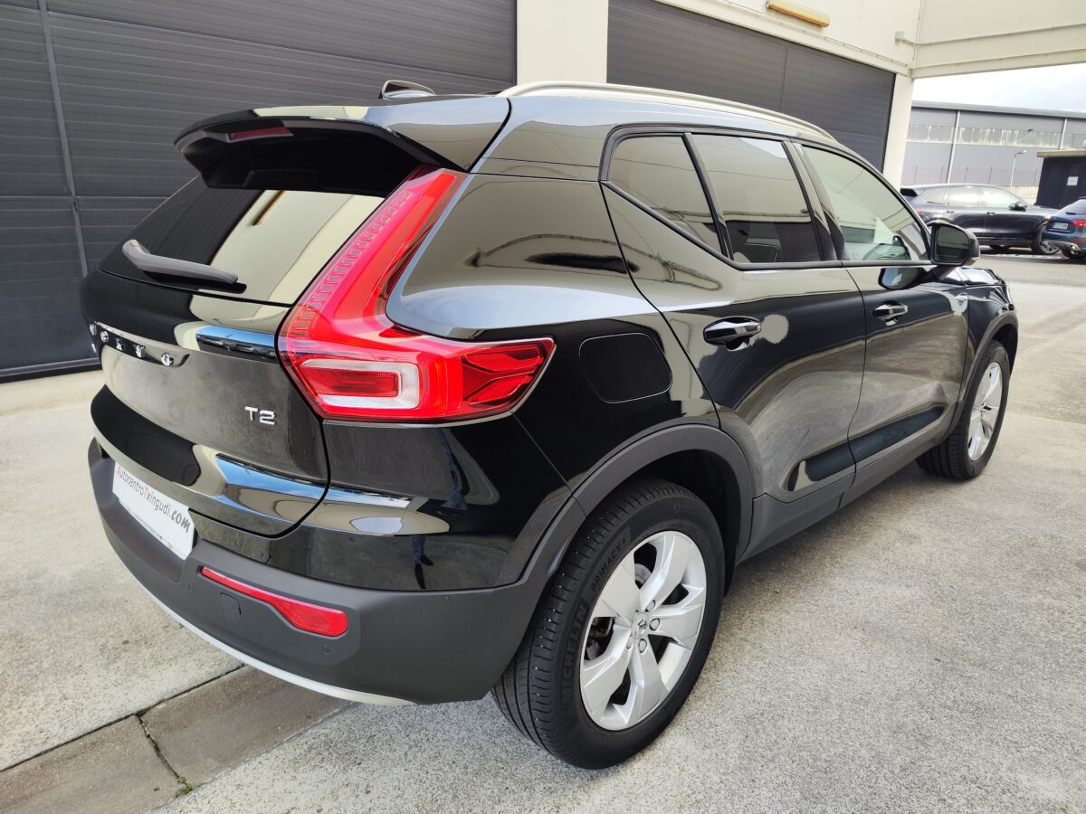 VOLVO XC40 MOMENTUM PRO 1.5 130 CV