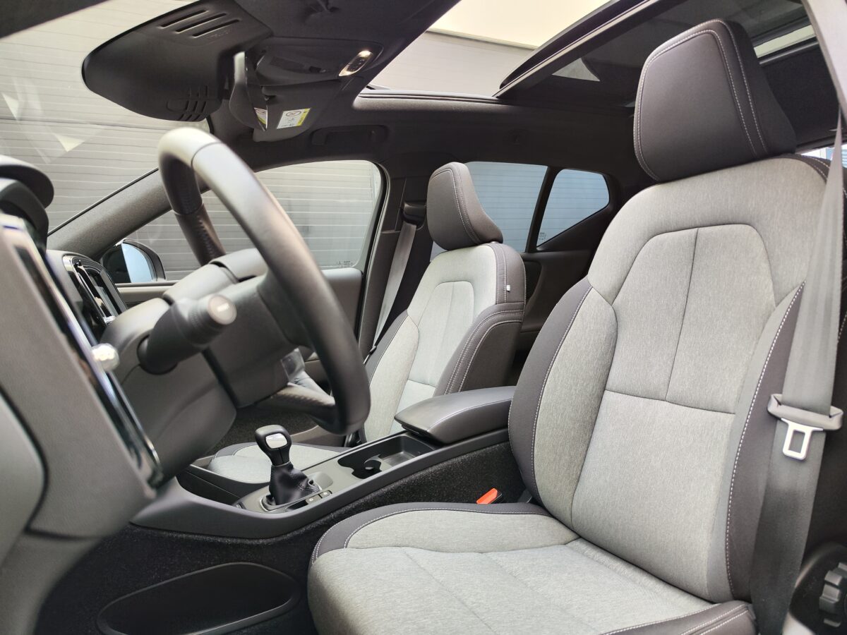 VOLVO XC40 MOMENTUM PRO 1.5 130 CV