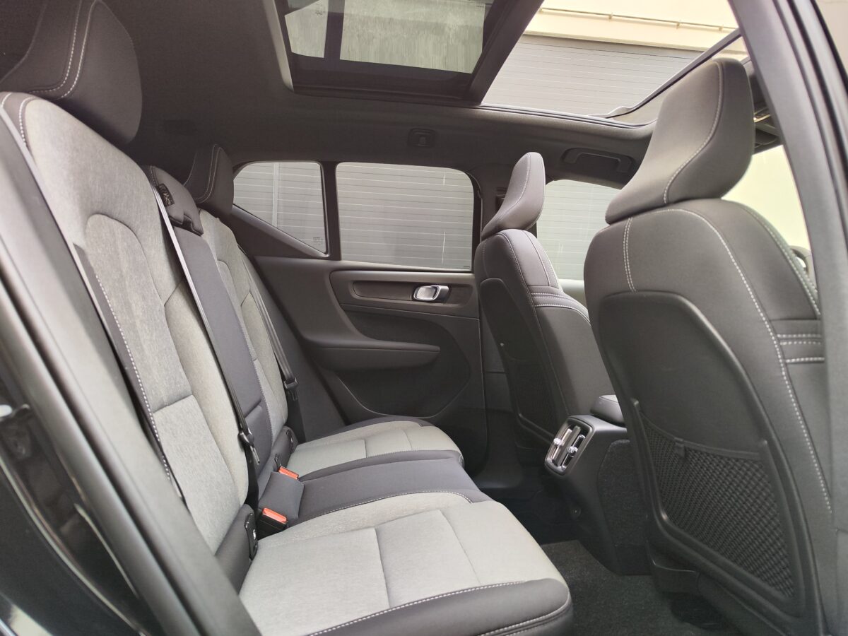 VOLVO XC40 MOMENTUM PRO 1.5 130 CV