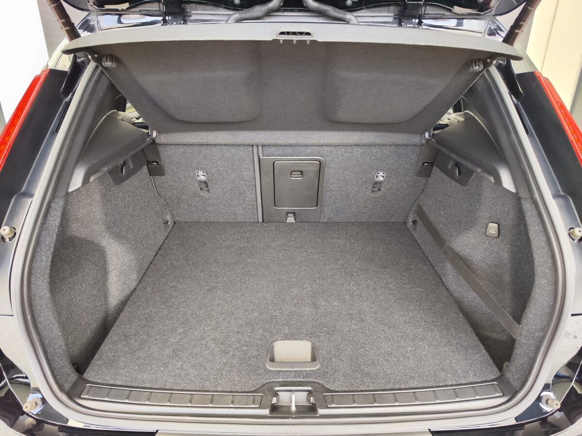 VOLVO XC40 MOMENTUM PRO 1.5 130 CV