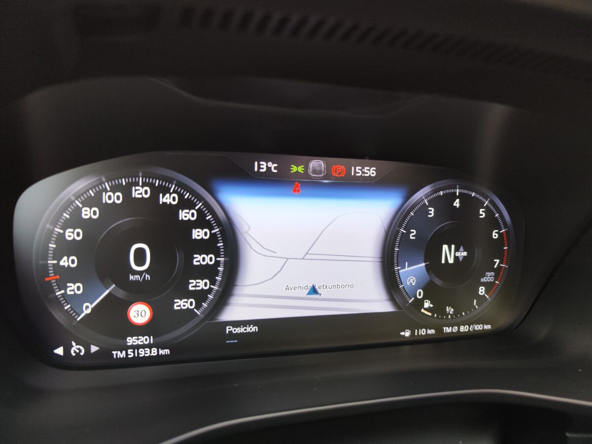 VOLVO XC40 MOMENTUM PRO 1.5 130 CV