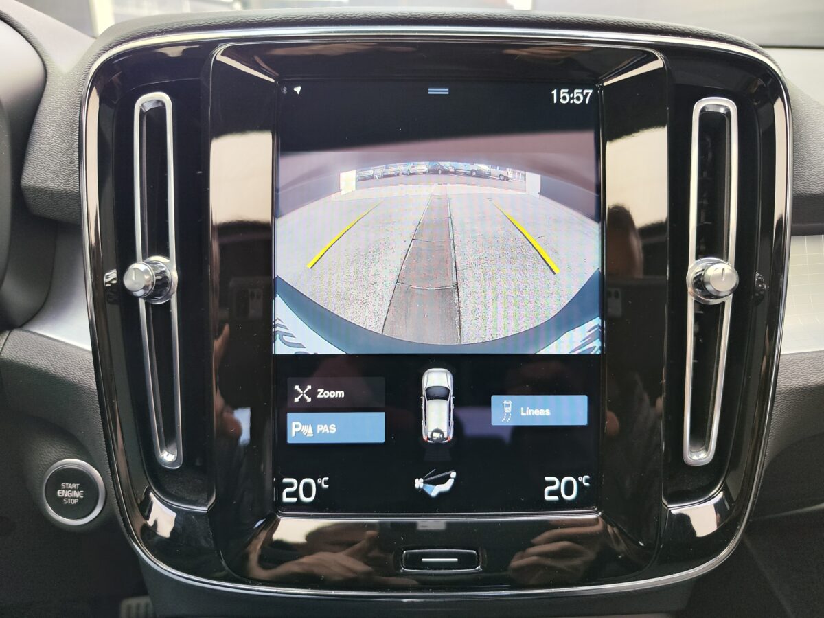 VOLVO XC40 MOMENTUM PRO 1.5 130 CV