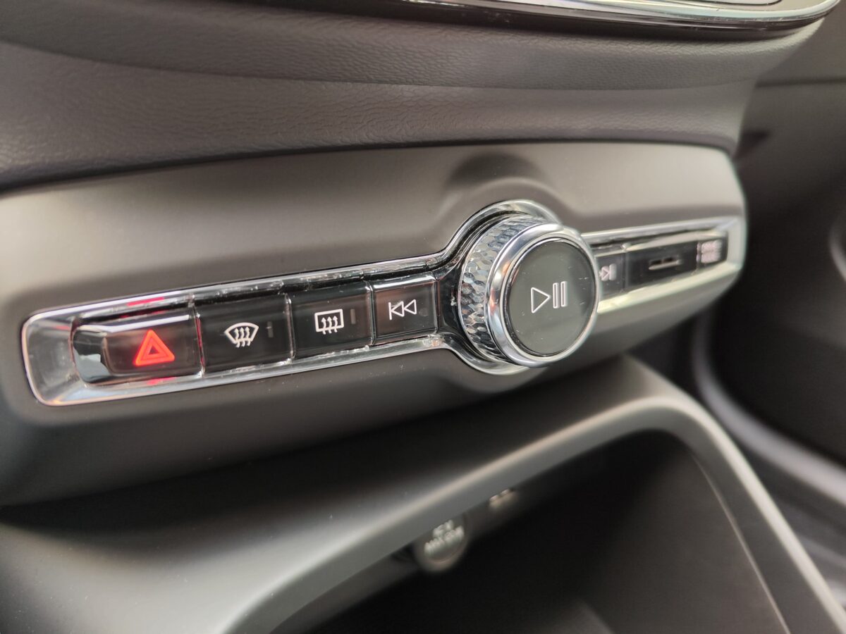 VOLVO XC40 MOMENTUM PRO 1.5 130 CV