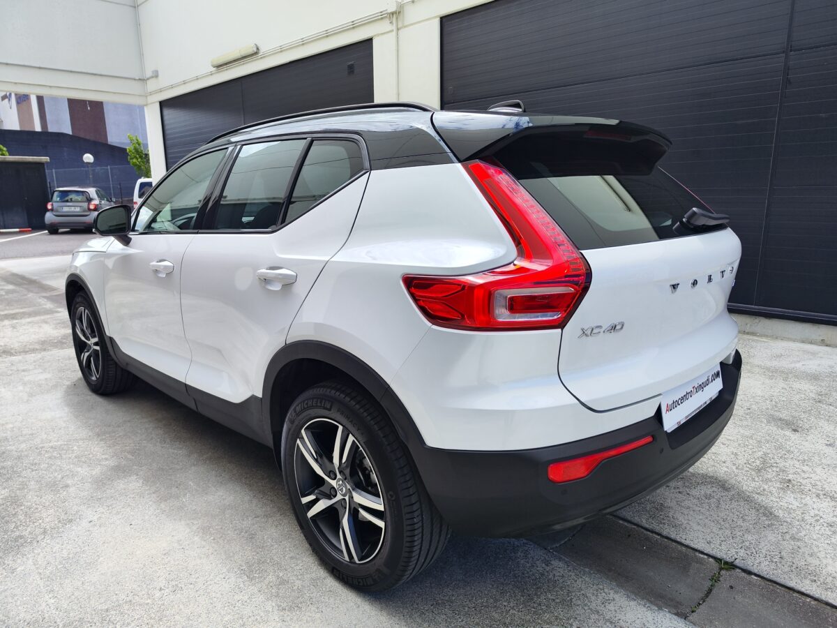 VOLVO XC40 R DESIGN T3 AT8 165 CV