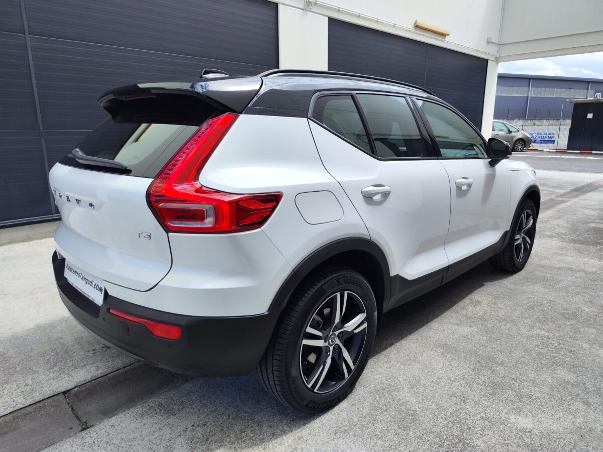 VOLVO XC40 R DESIGN T3 AT8 165 CV