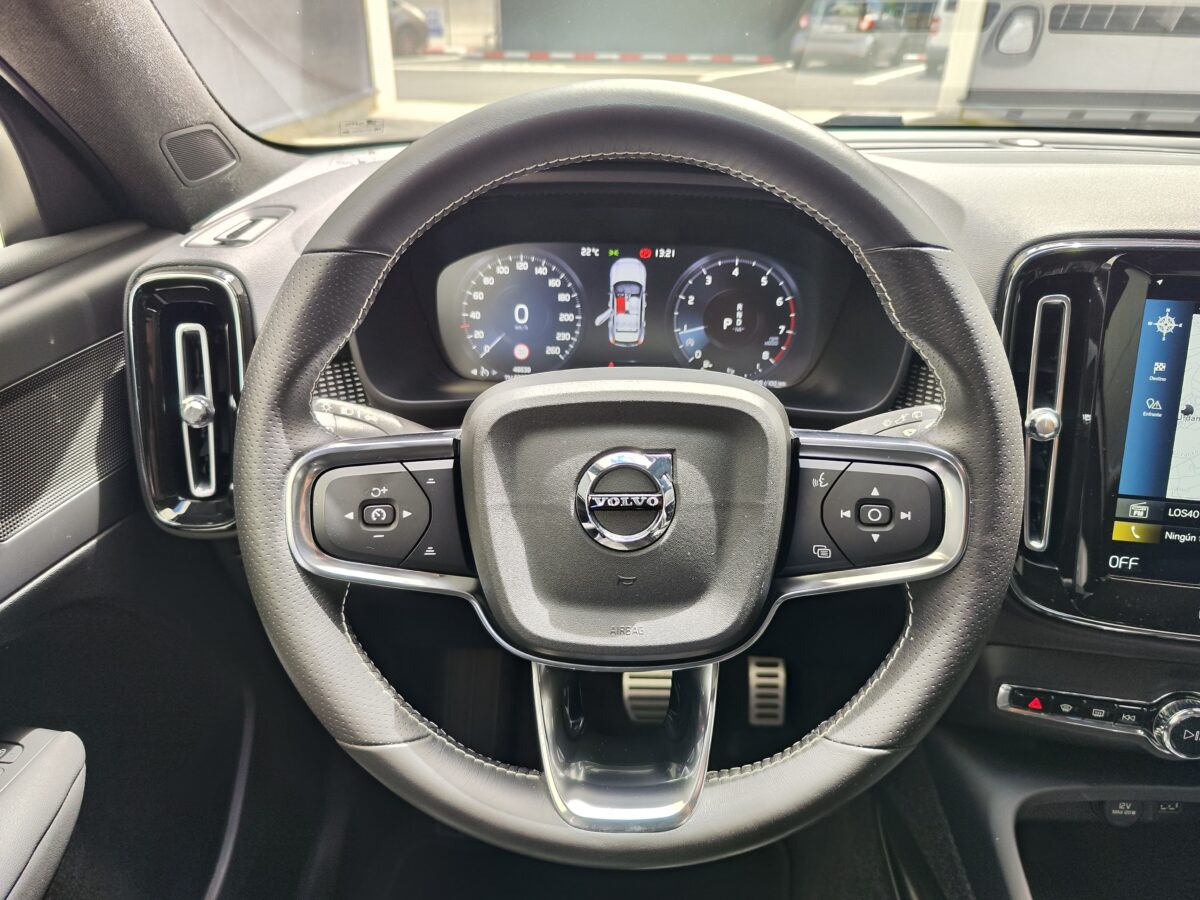 VOLVO XC40 R DESIGN T3 AT8 165 CV
