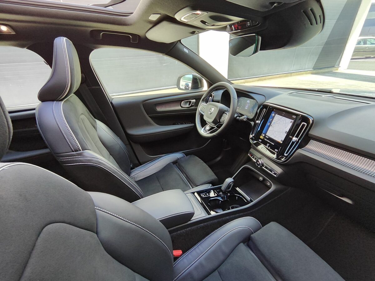 VOLVO XC40 R DESIGN T3 AT8 165 CV