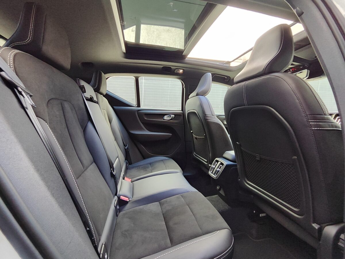 VOLVO XC40 R DESIGN T3 AT8 165 CV