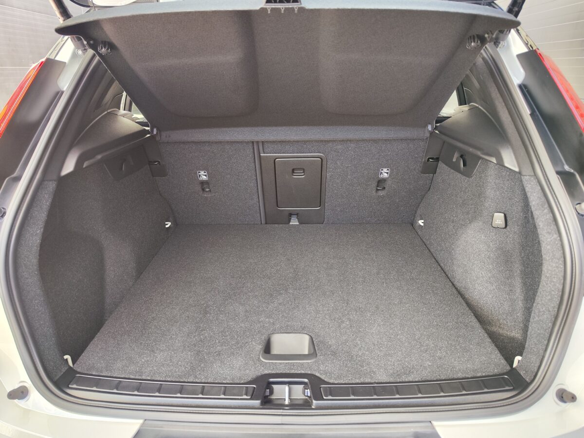 VOLVO XC40 R DESIGN T3 AT8 165 CV