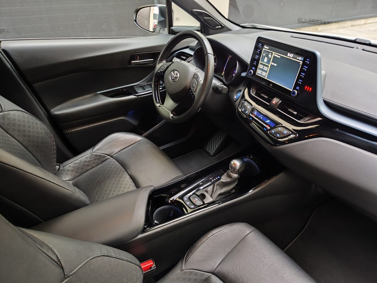 TOYOTA C-HR DYNAMIC 2.0 180H