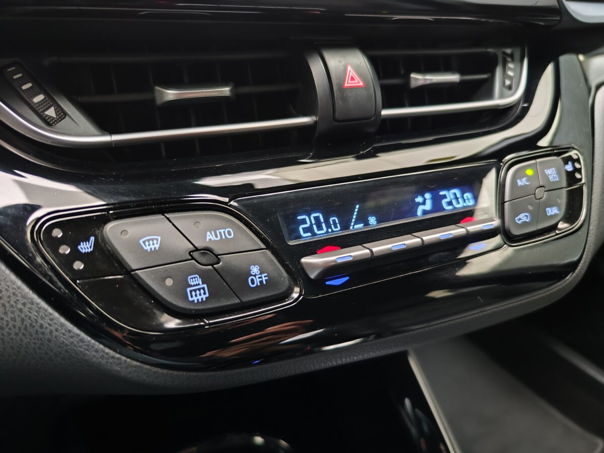 TOYOTA C-HR DYNAMIC 2.0 180H