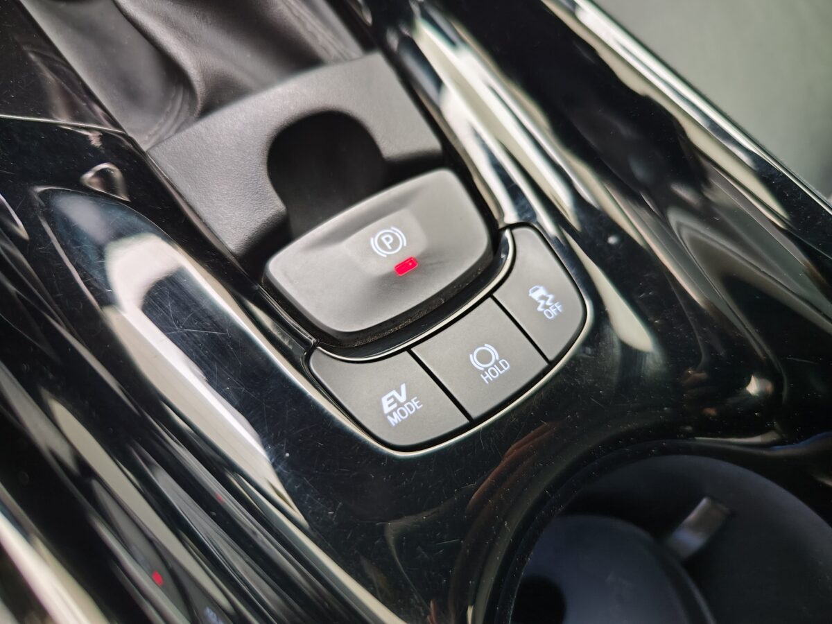 TOYOTA C-HR DYNAMIC 2.0 180H