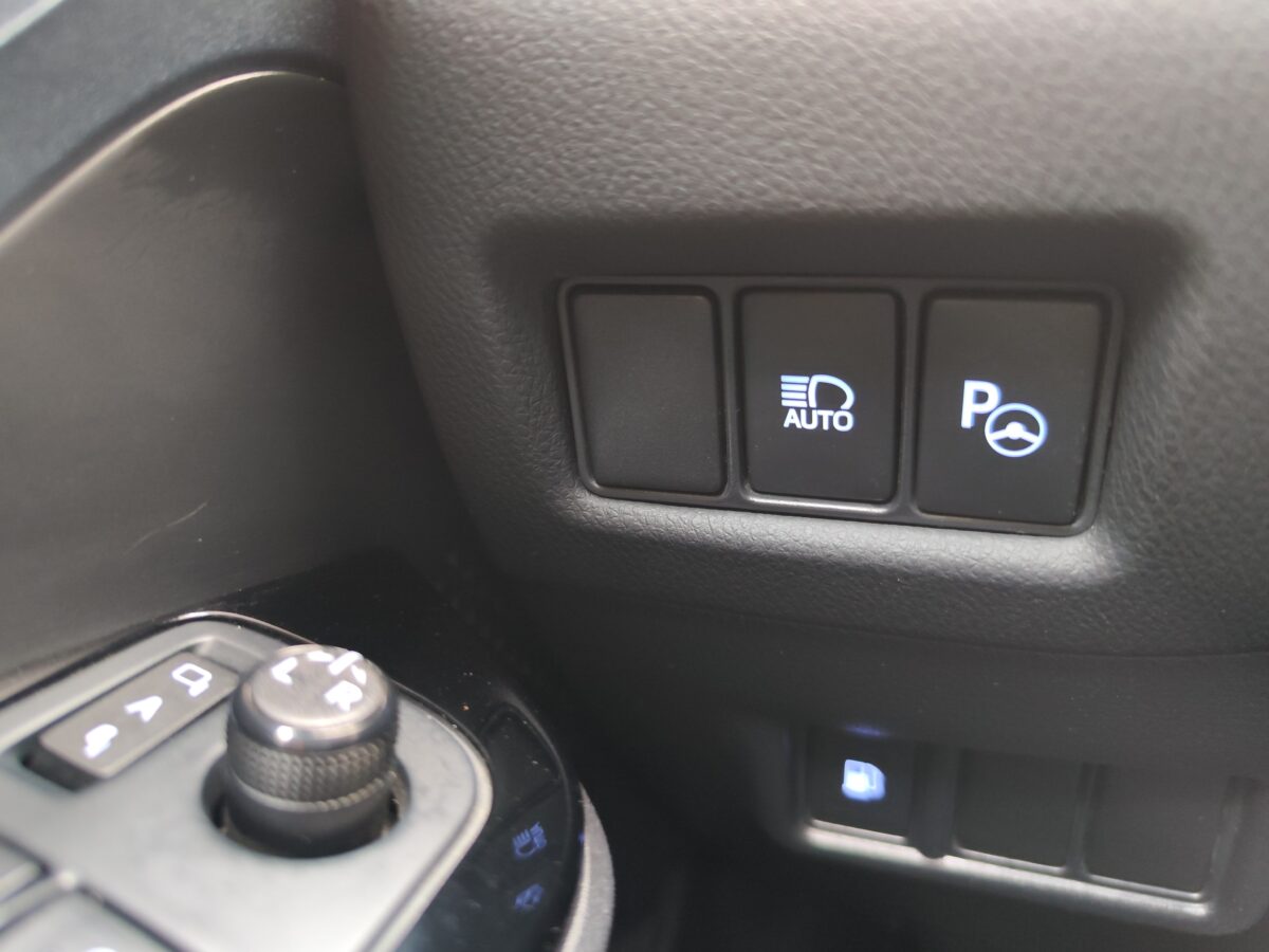 TOYOTA C-HR DYNAMIC 2.0 180H