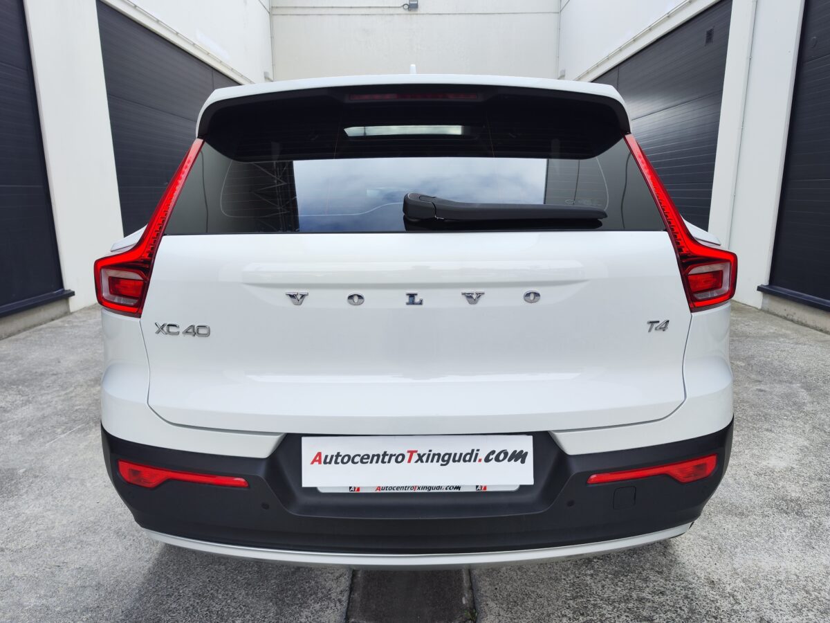 VOLVO XC40 T4 MOMENTUM 2.0 190 CV