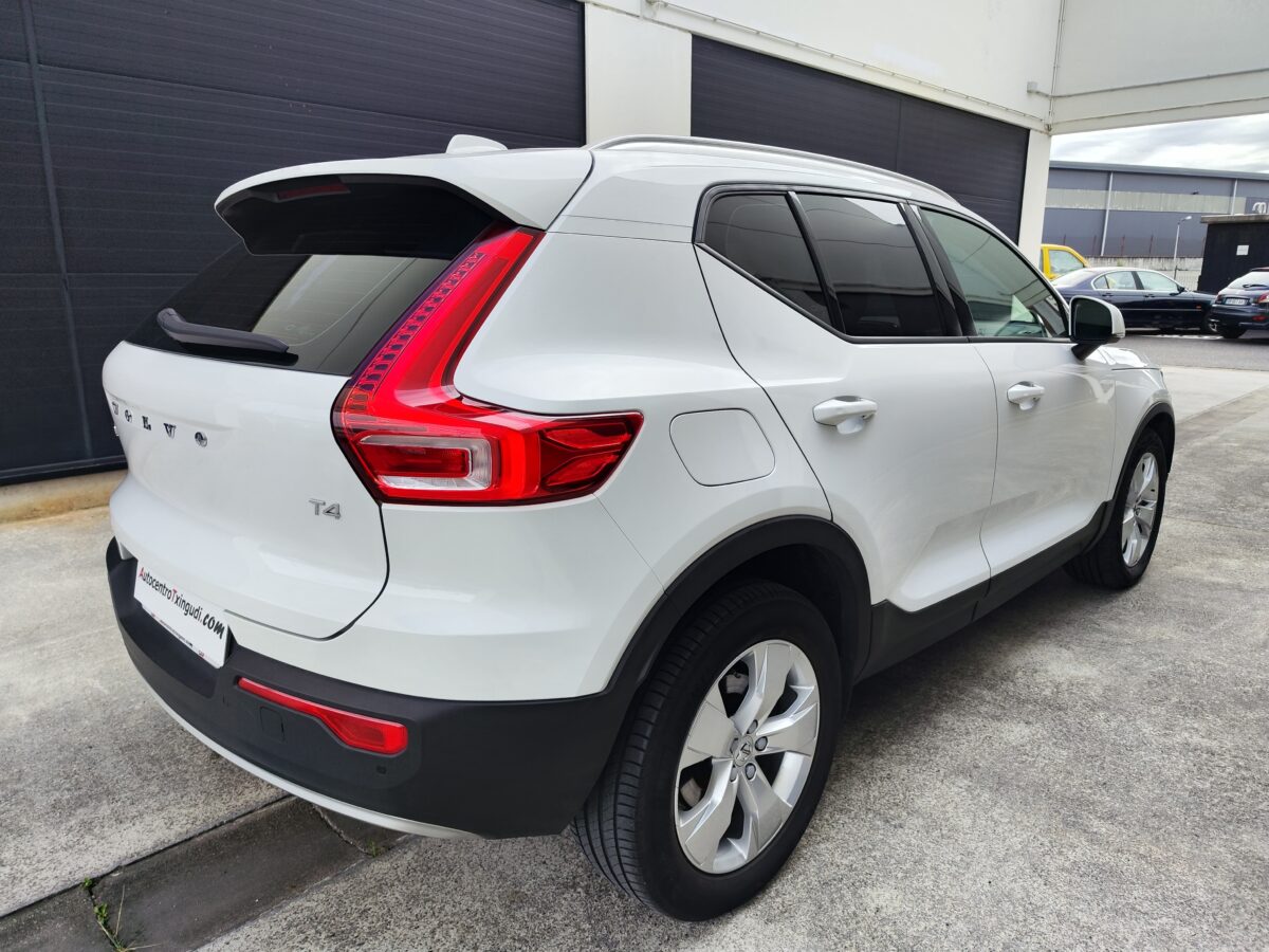 VOLVO XC40 T4 MOMENTUM 2.0 190 CV