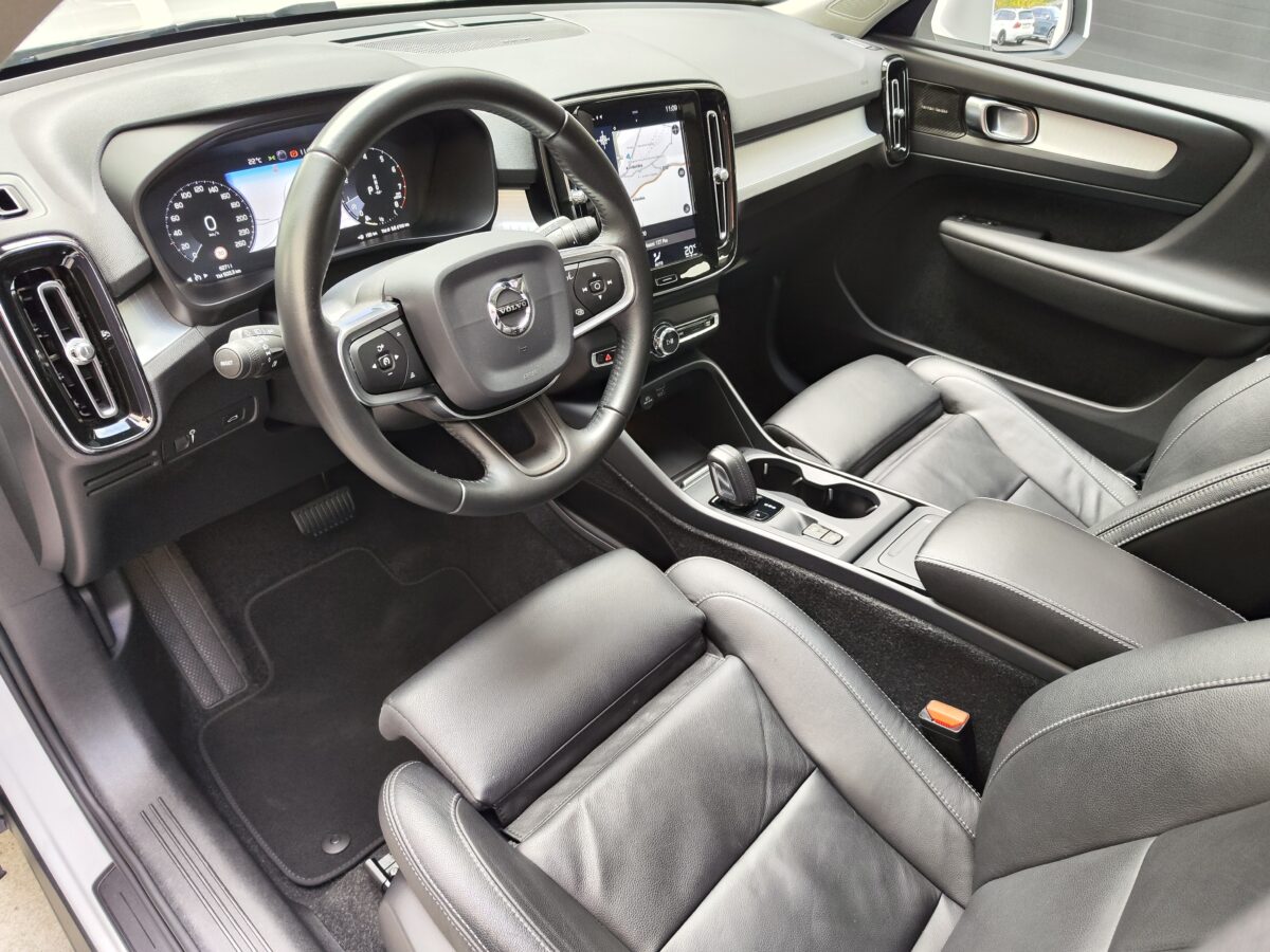 VOLVO XC40 T4 MOMENTUM 2.0 190 CV