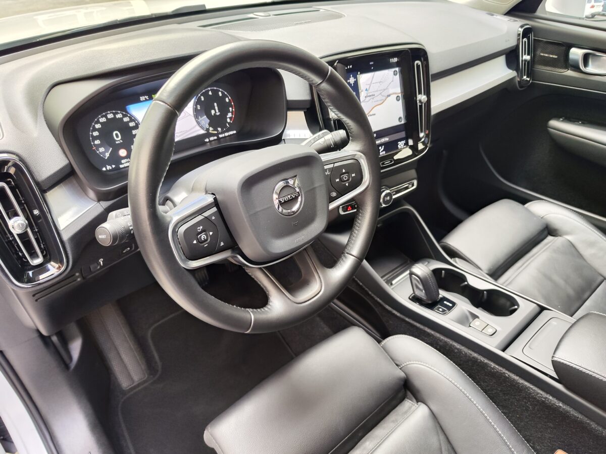 VOLVO XC40 T4 MOMENTUM 2.0 190 CV