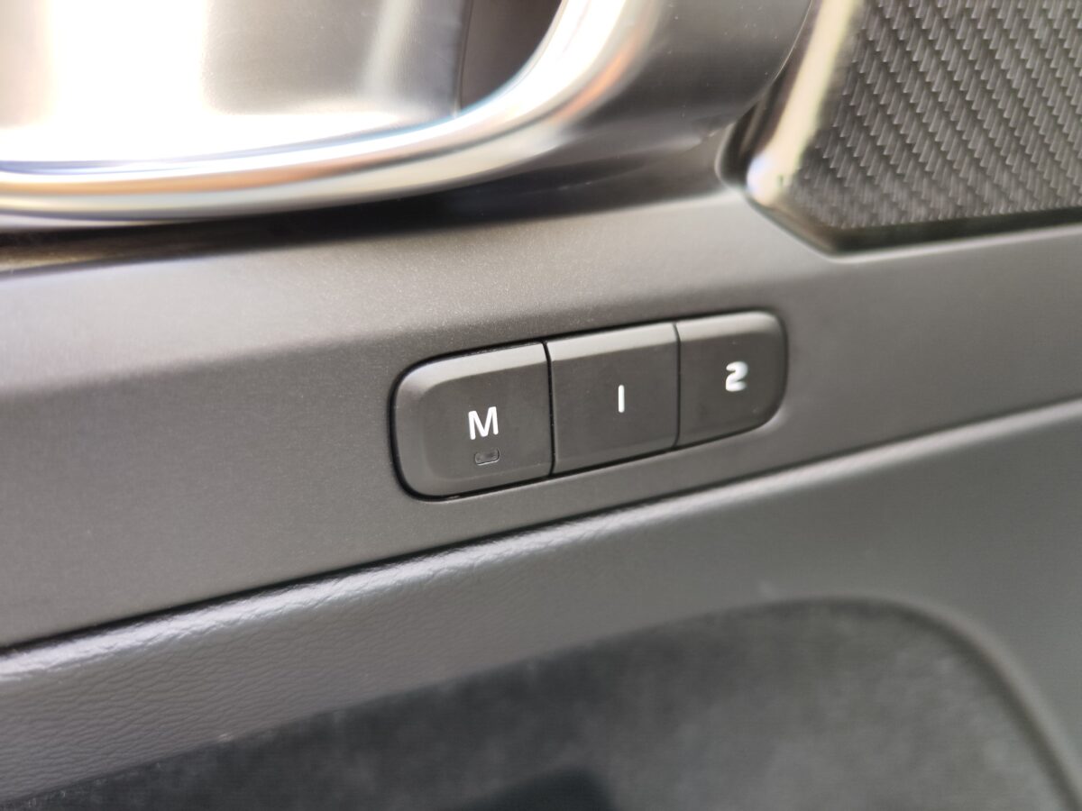 VOLVO XC40 T4 MOMENTUM 2.0 190 CV