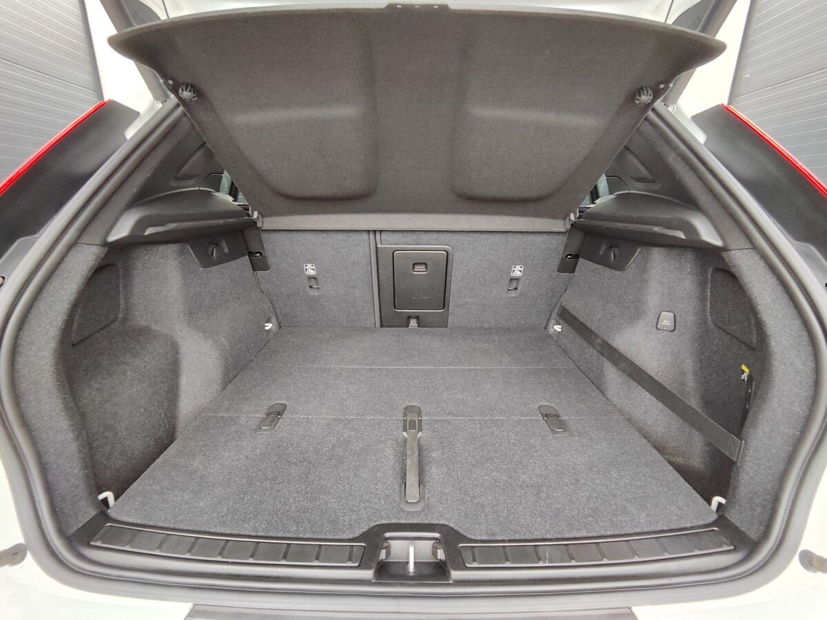 VOLVO XC40 T4 MOMENTUM 2.0 190 CV