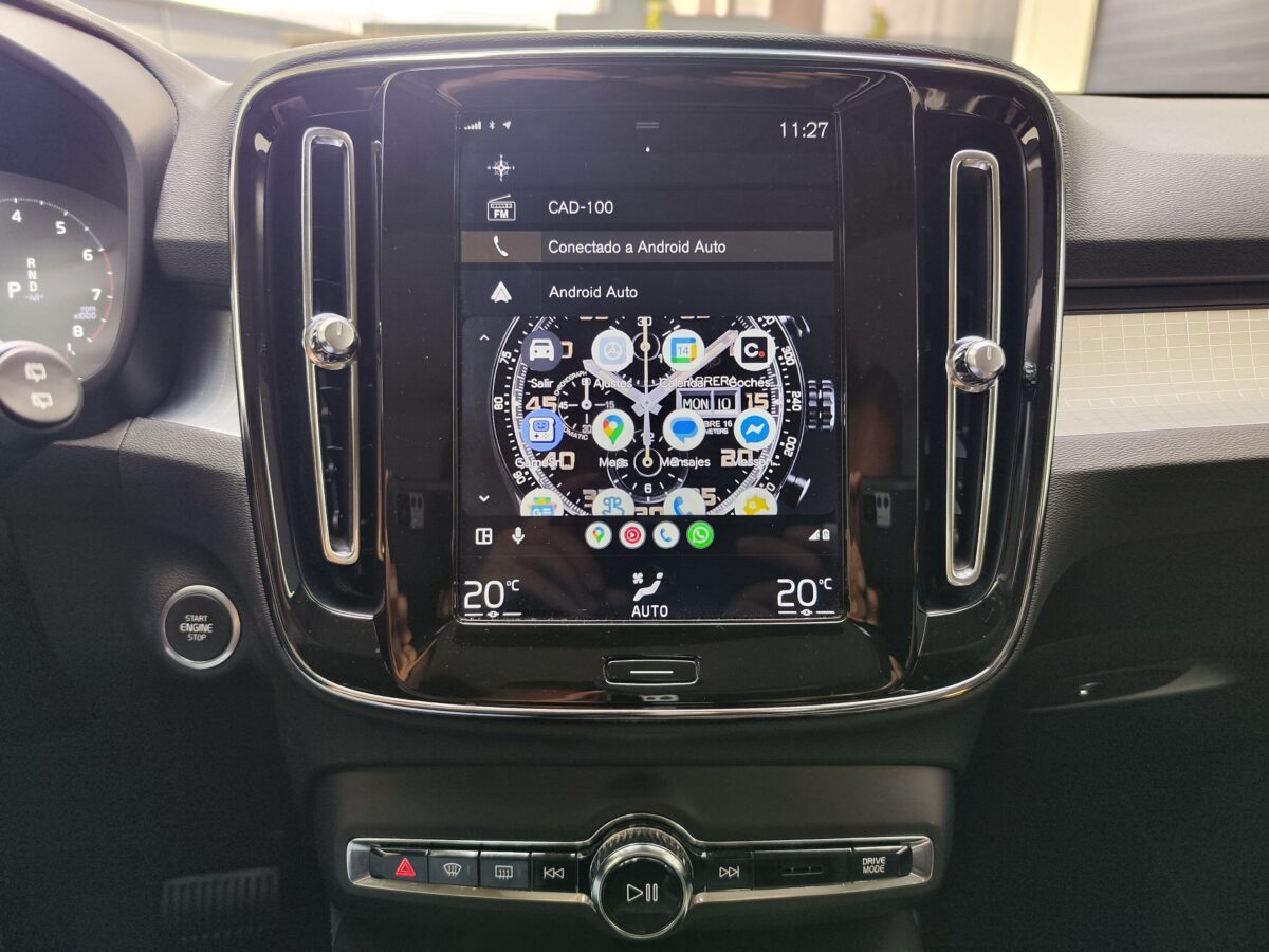 VOLVO XC40 T4 MOMENTUM 2.0 190 CV