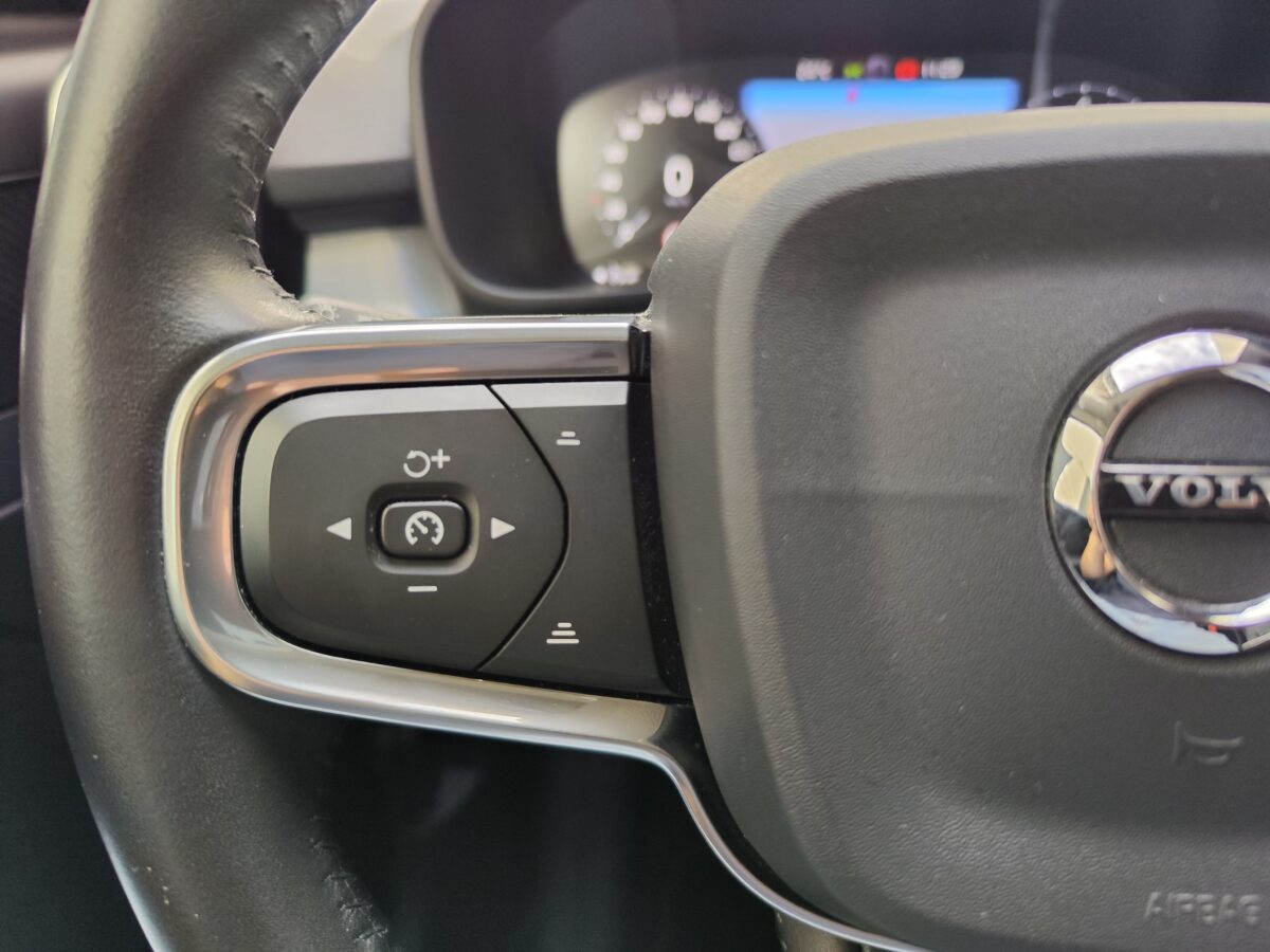 VOLVO XC40 T4 MOMENTUM 2.0 190 CV