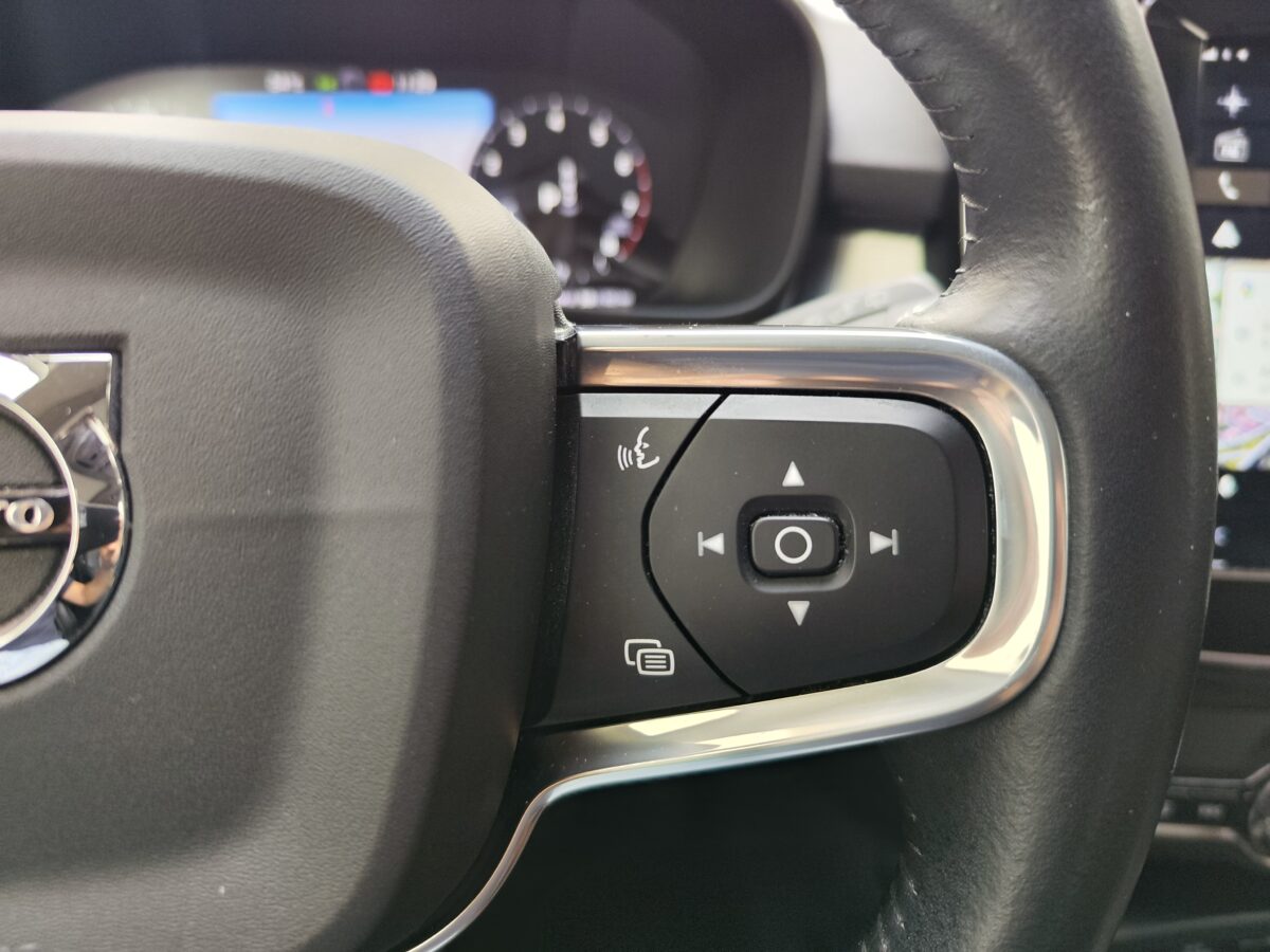 VOLVO XC40 T4 MOMENTUM 2.0 190 CV