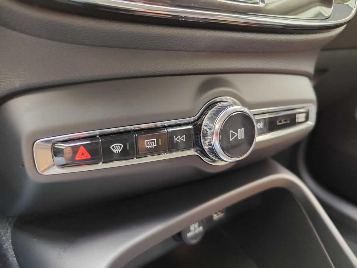 VOLVO XC40 T4 MOMENTUM 2.0 190 CV