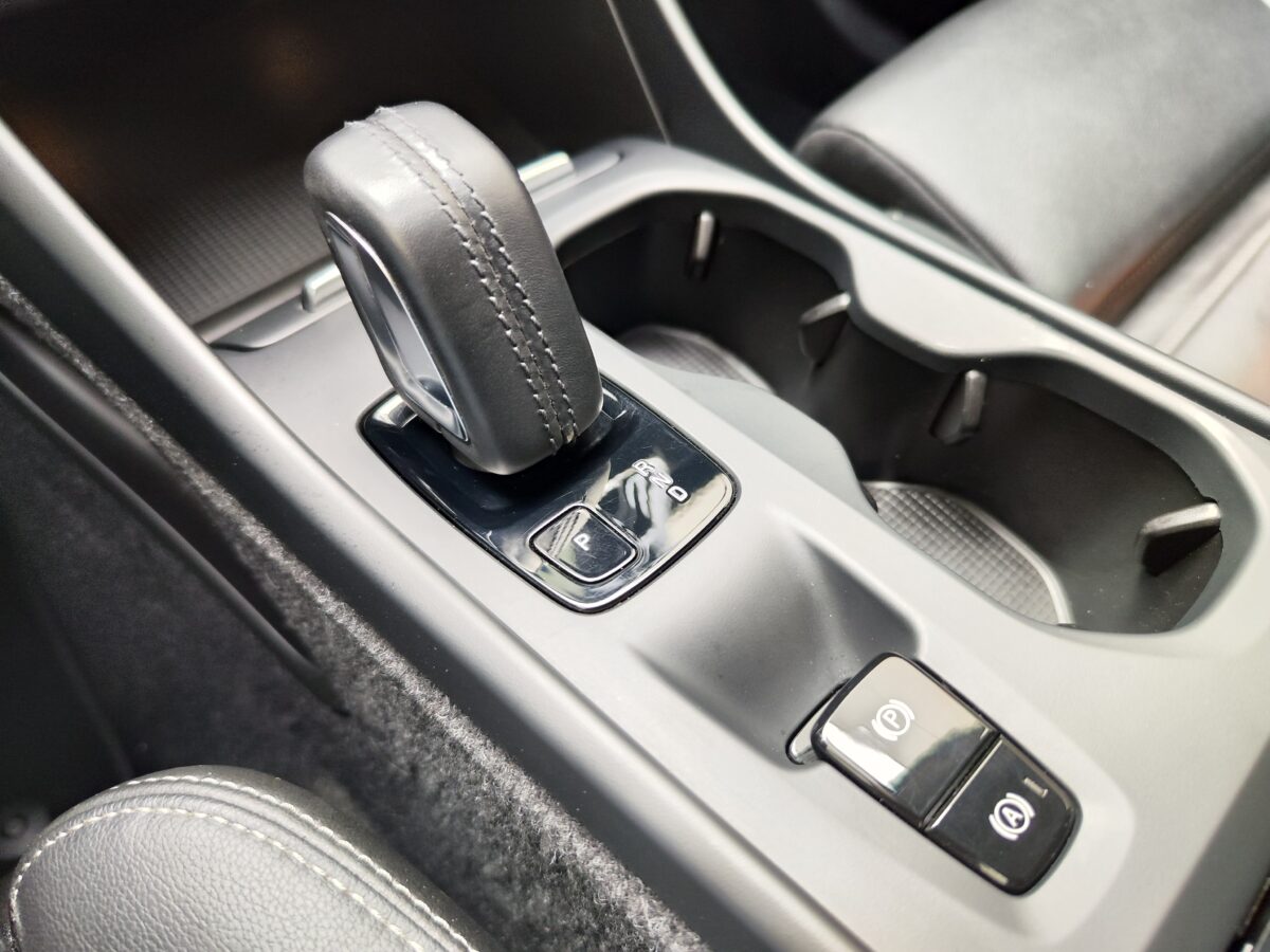 VOLVO XC40 T4 MOMENTUM 2.0 190 CV