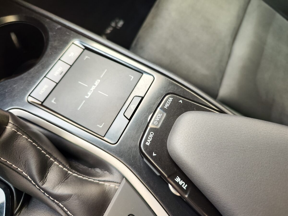 LEXUS UX 2.0 250H BUSINESS NAVIGATION 184 CV