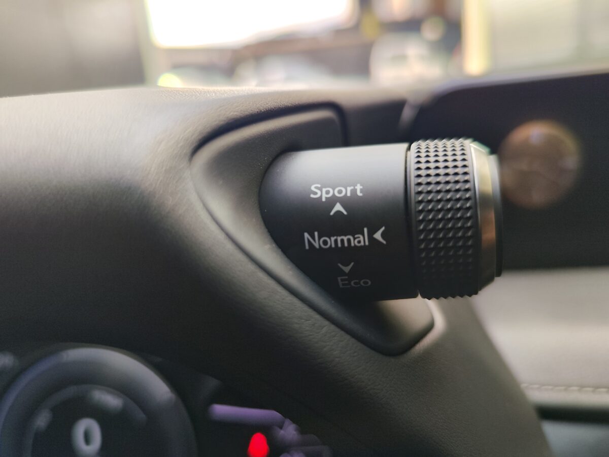 LEXUS UX 2.0 250H BUSINESS NAVIGATION 184 CV