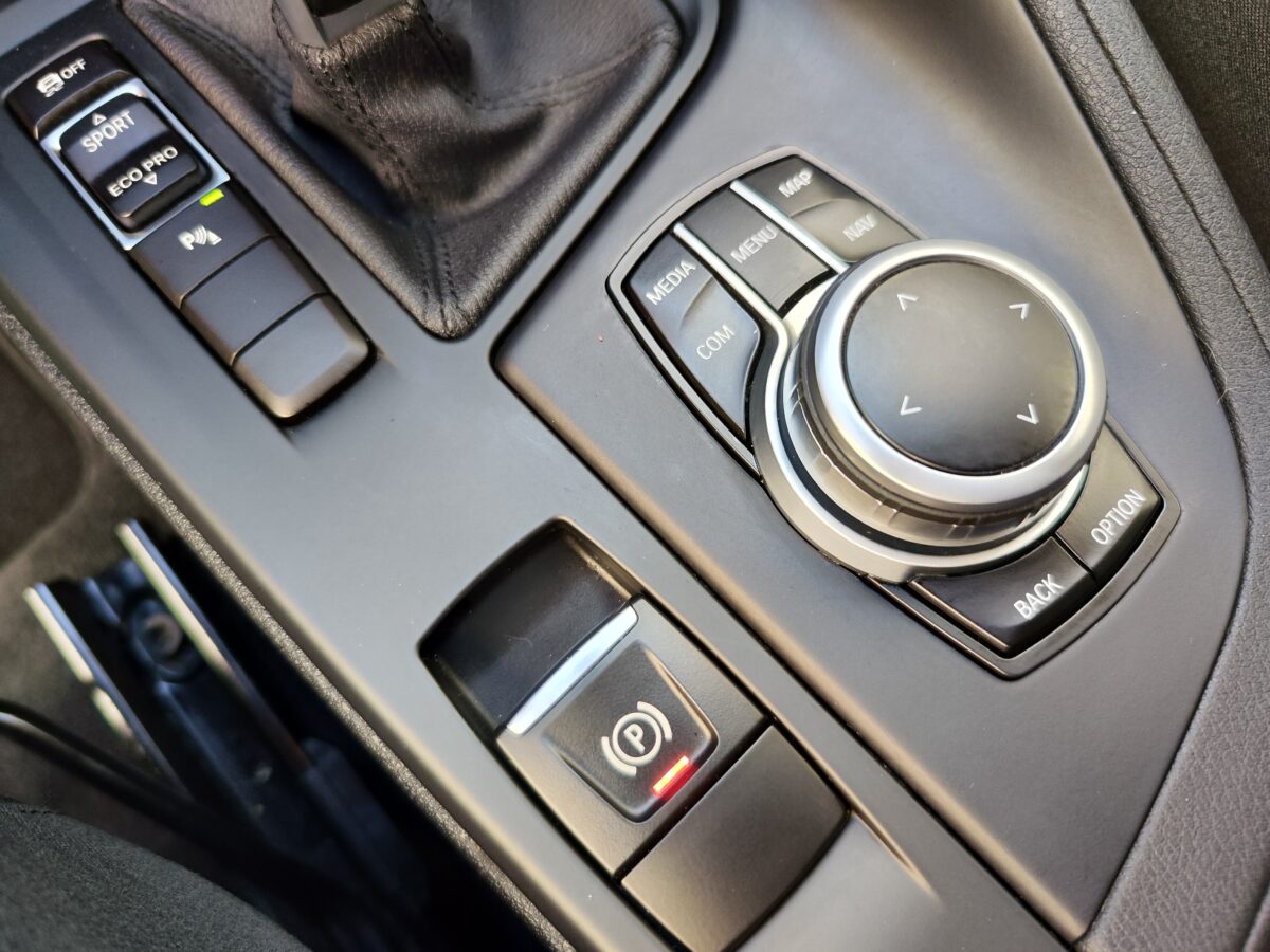 BMW X1 sDRIVE18 ADVANTAGE AUTO 136 CV