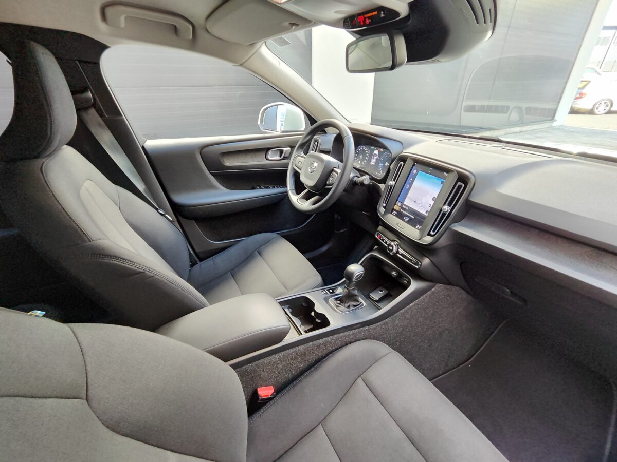 VOLVO XC40 T3 163 CV